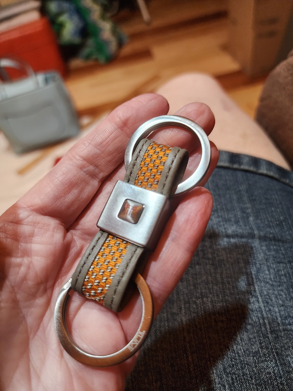 TUMI Orange Valet Keychain - Picture 2 of 8